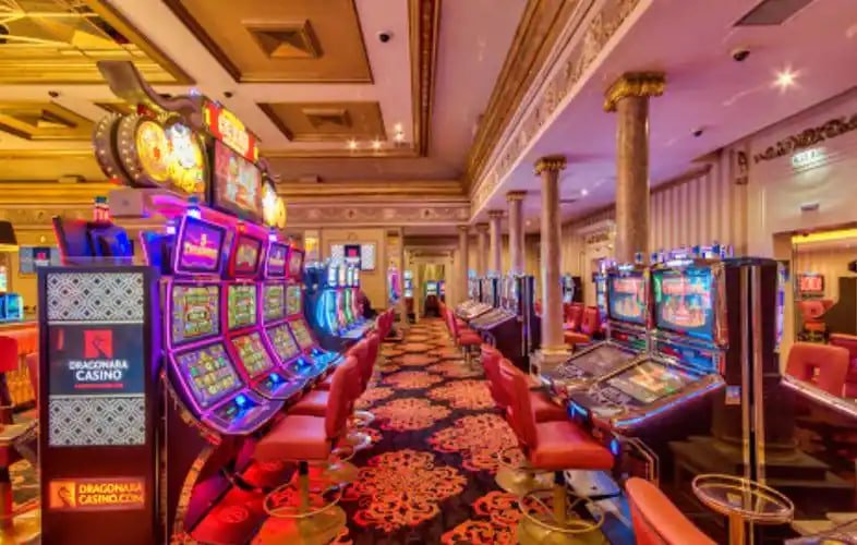 Ilustrasi permainan slot online di bape777 dengan tema buah klasik yang ceria